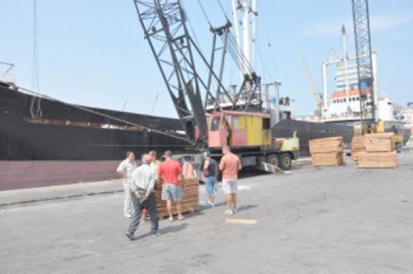 Moarte cumplită în Portul Constanţa: un docher a căzut de la 10 metri înălţime